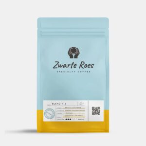Pakje Zwarte Roes – Blend N˚2 koffie met een elegante uitstraling, benadrukt door de rijke, volle smaakprofielen van chocolade, noten en fruitige accenten.